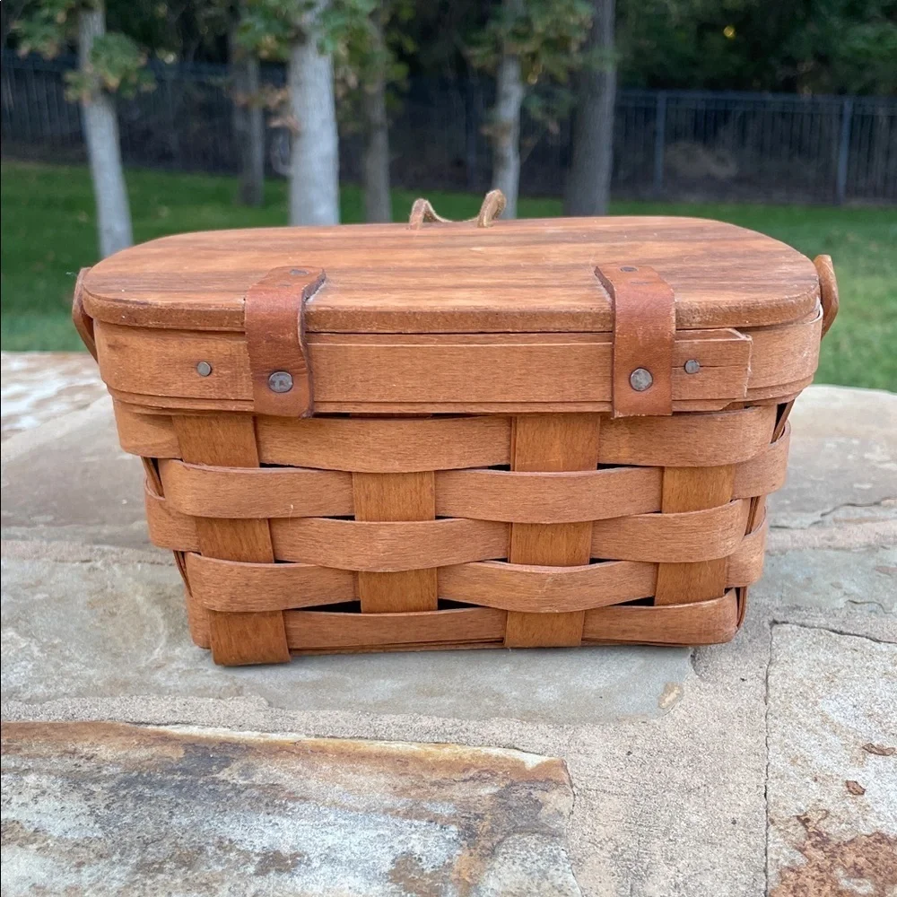 Vintage 80's Longaberger Handwoven Wood Small Lidded Basket 7” X 5” X 4”